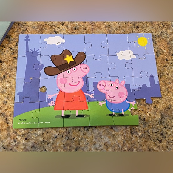 💥FREE 💥 Peppa Pig puzzle & metal storage box - Picture 2 of 3